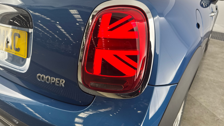 MINI Hatchback 1.5 Cooper Classic 3dr Petrol Hatchback